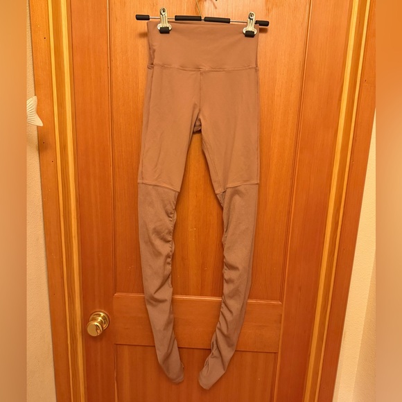 Alo Yoga Godess Leggings Discontinued Mauve Color - Picture 2 of 7
